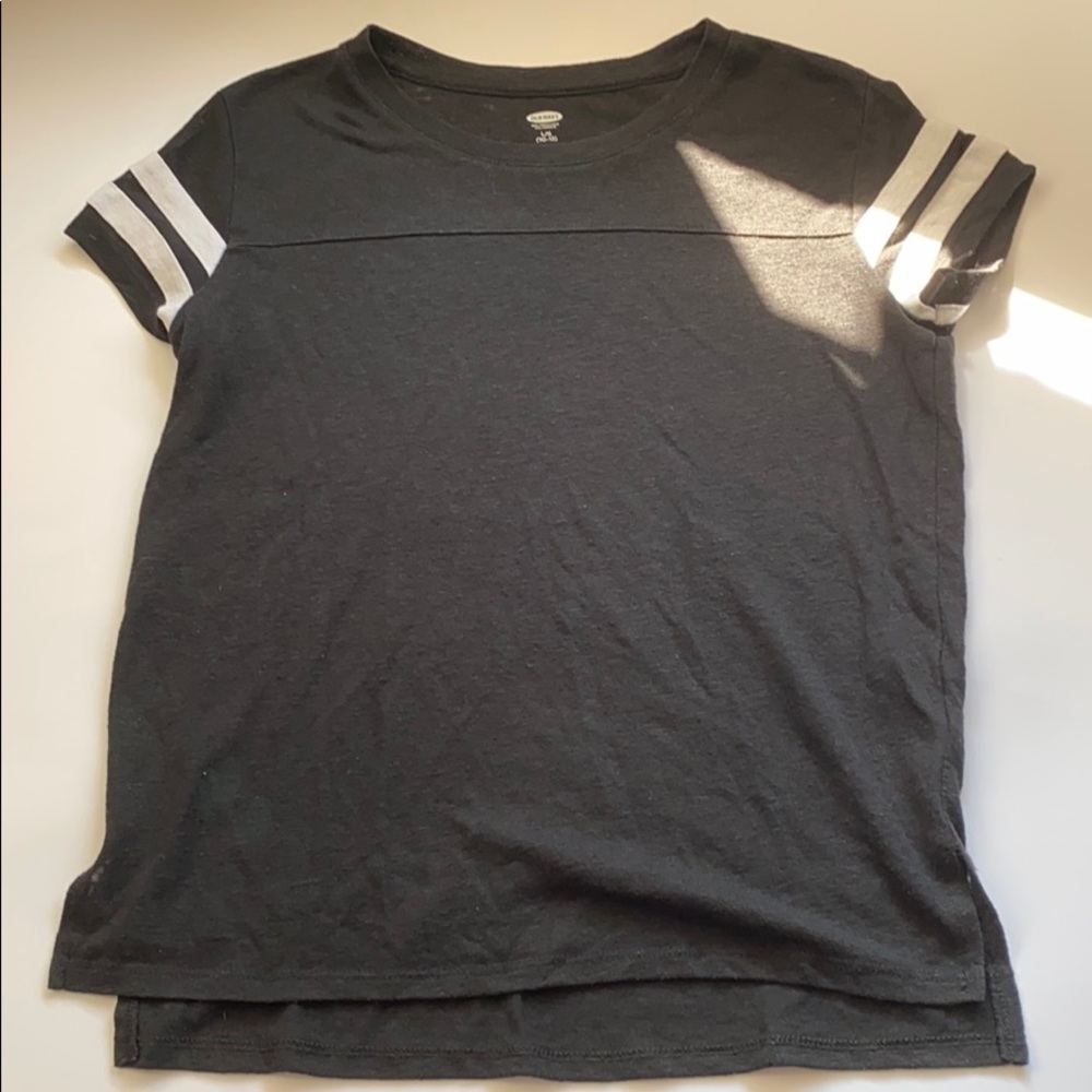 girls black shirt